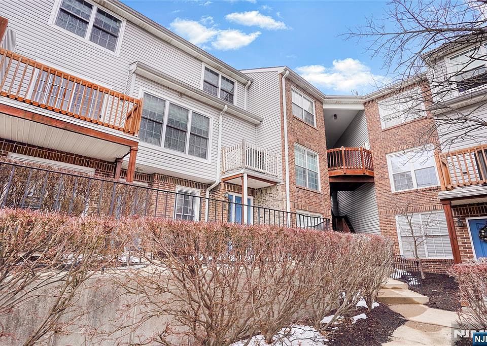 1st image of 476 Lee Ct #476