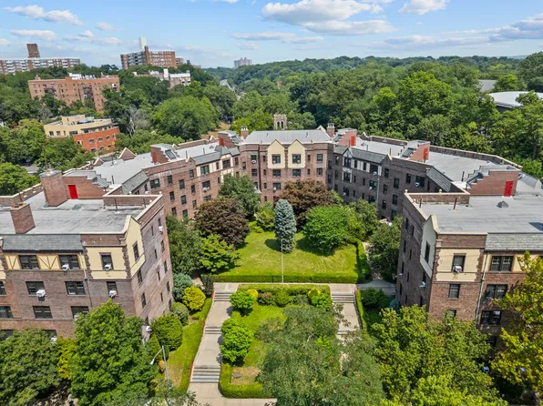 525 West 238th Street image 17 of 19