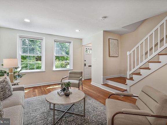 4th image of 3465 S Wakefield St