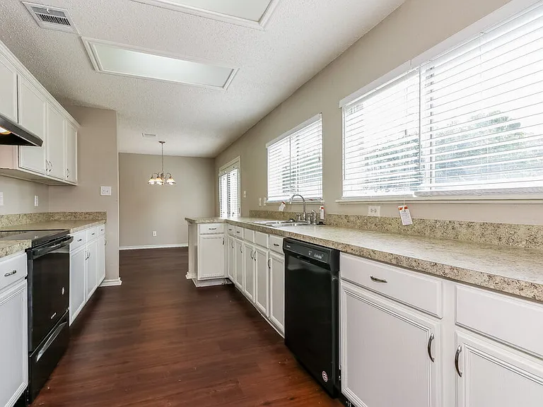 3156 Pine Valley Dr — Photo 5