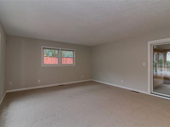 5th image of 23 Lakeshore Dr