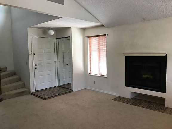 2nd image of 1140 S Monaco Pkwy APT 4