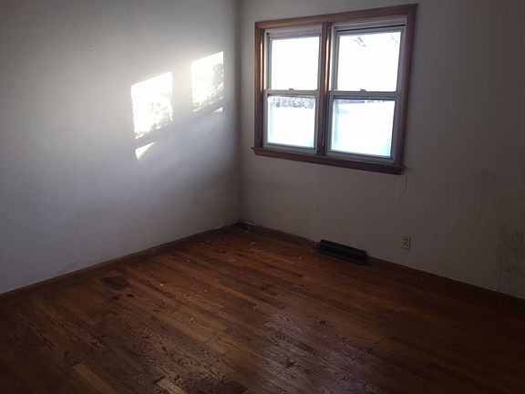 5th image of 203 N 10th Ave