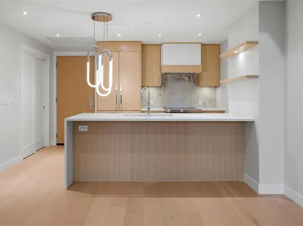 5229 Cordova Bay Rd #205, Saanich, BC V8Y 2L1