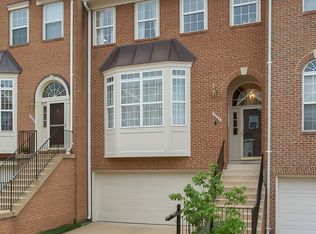 5267 Cozy Glen Ln, Alexandria, VA 22312