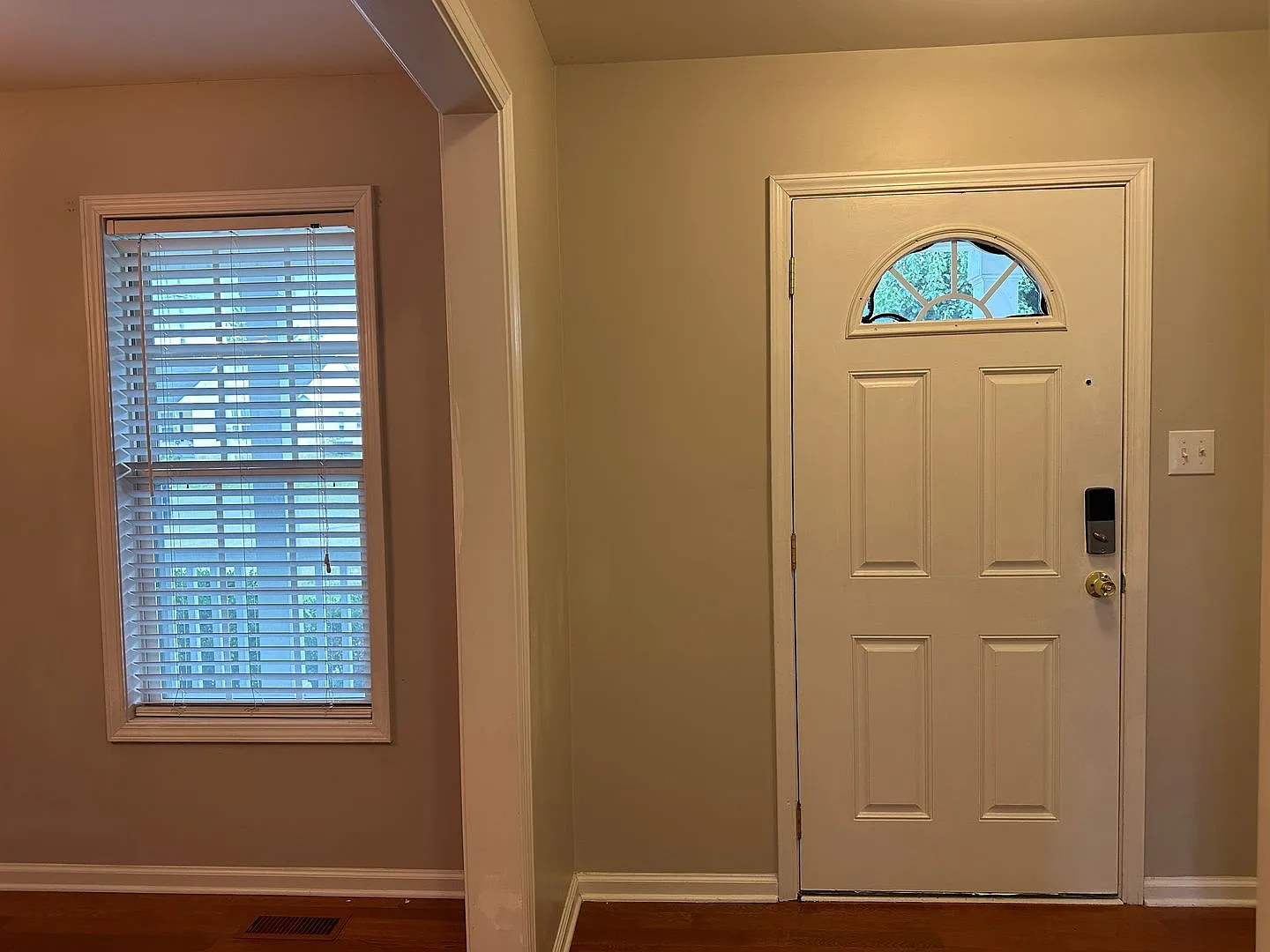 3 Bedroom, 2.5 Bath Home with 2 Car Garage in Hope Mills. — Photo 4