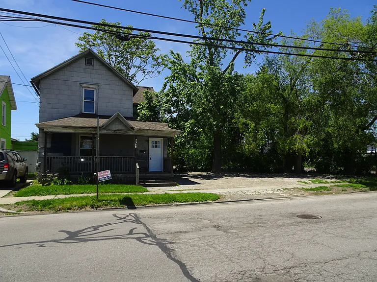 319 Davids St — Photo 1