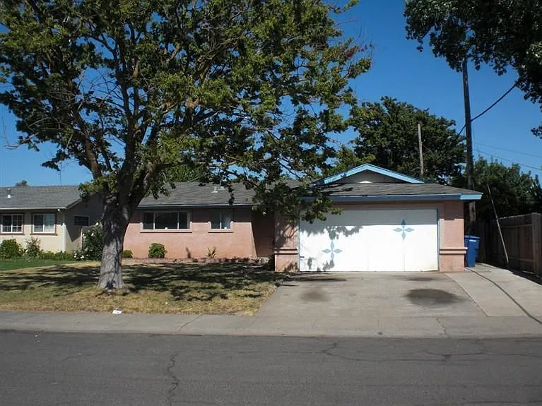 7437 Muirfield Way photo 1