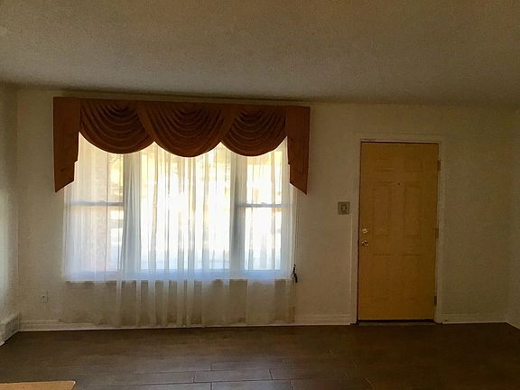 2nd image of 1520 NE 45th St
