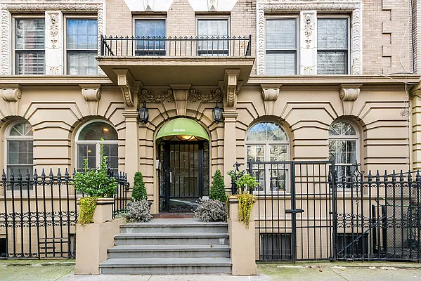 Sold by Compass | media 7