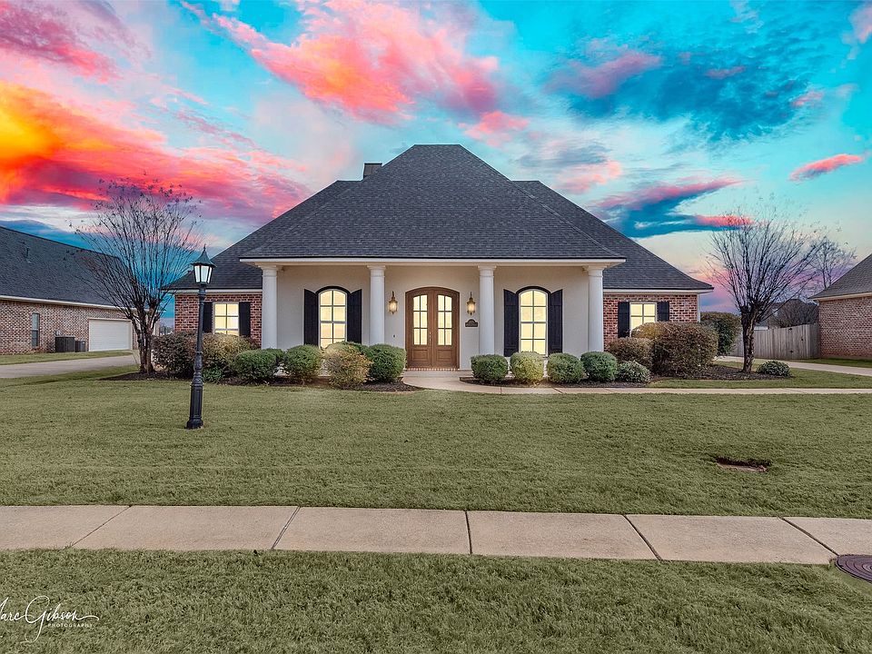 1st image of 205 Cherry Blossom Ln