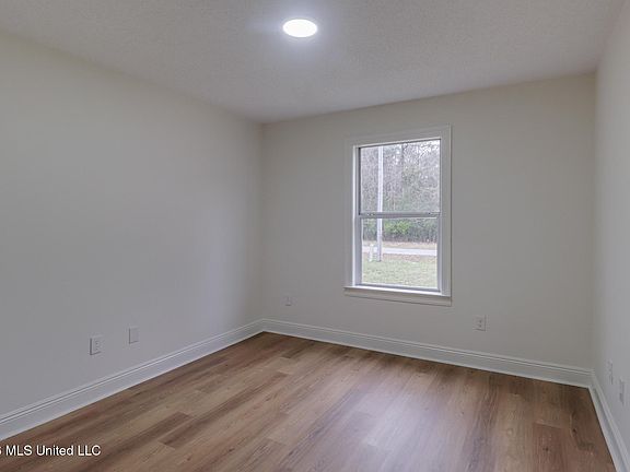 4th image of 8104 Meadowdale Dr