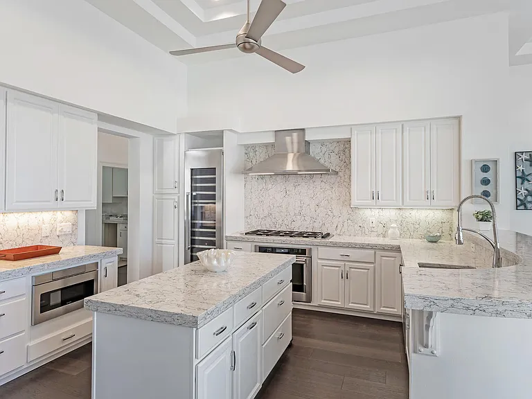 2540 Half Moon Walk — Photo 12