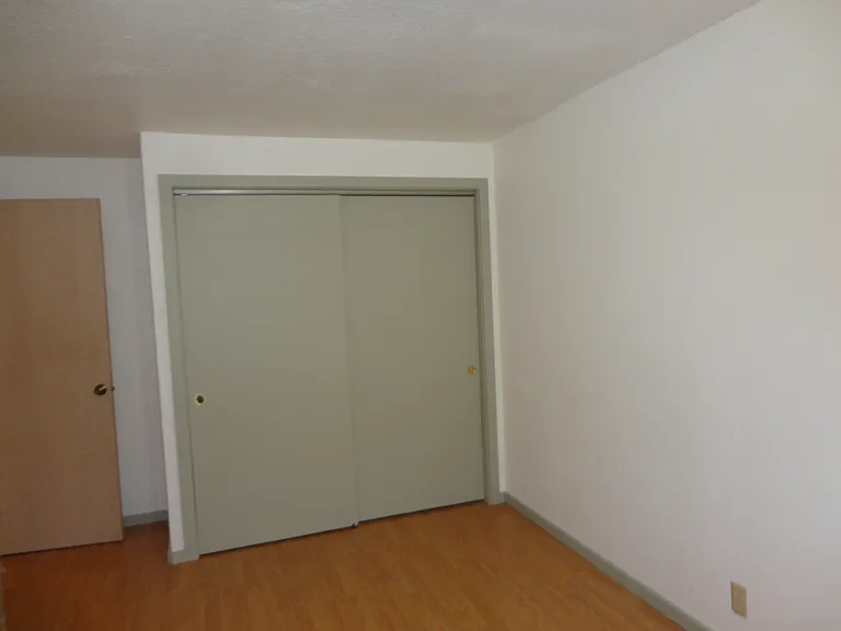 228 NE Ward Ave — Photo 14