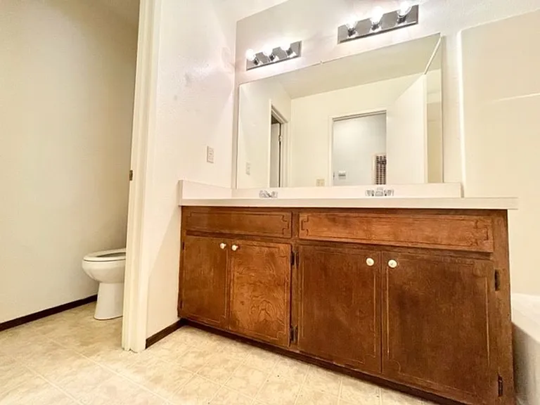 417 Orange St — Photo 9