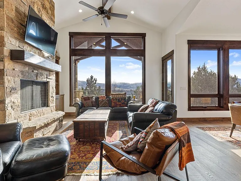 688 N Explorer Peak Dr — Photo 35