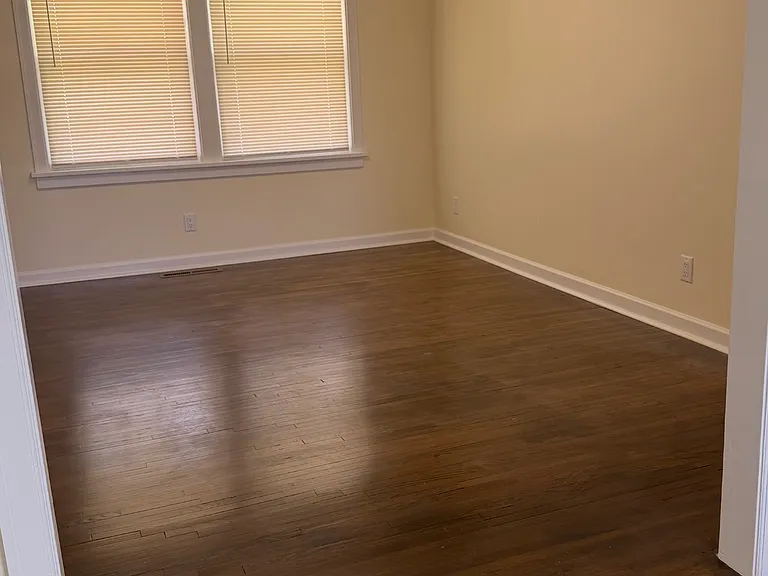 239 N Richmond Ave — Photo 3