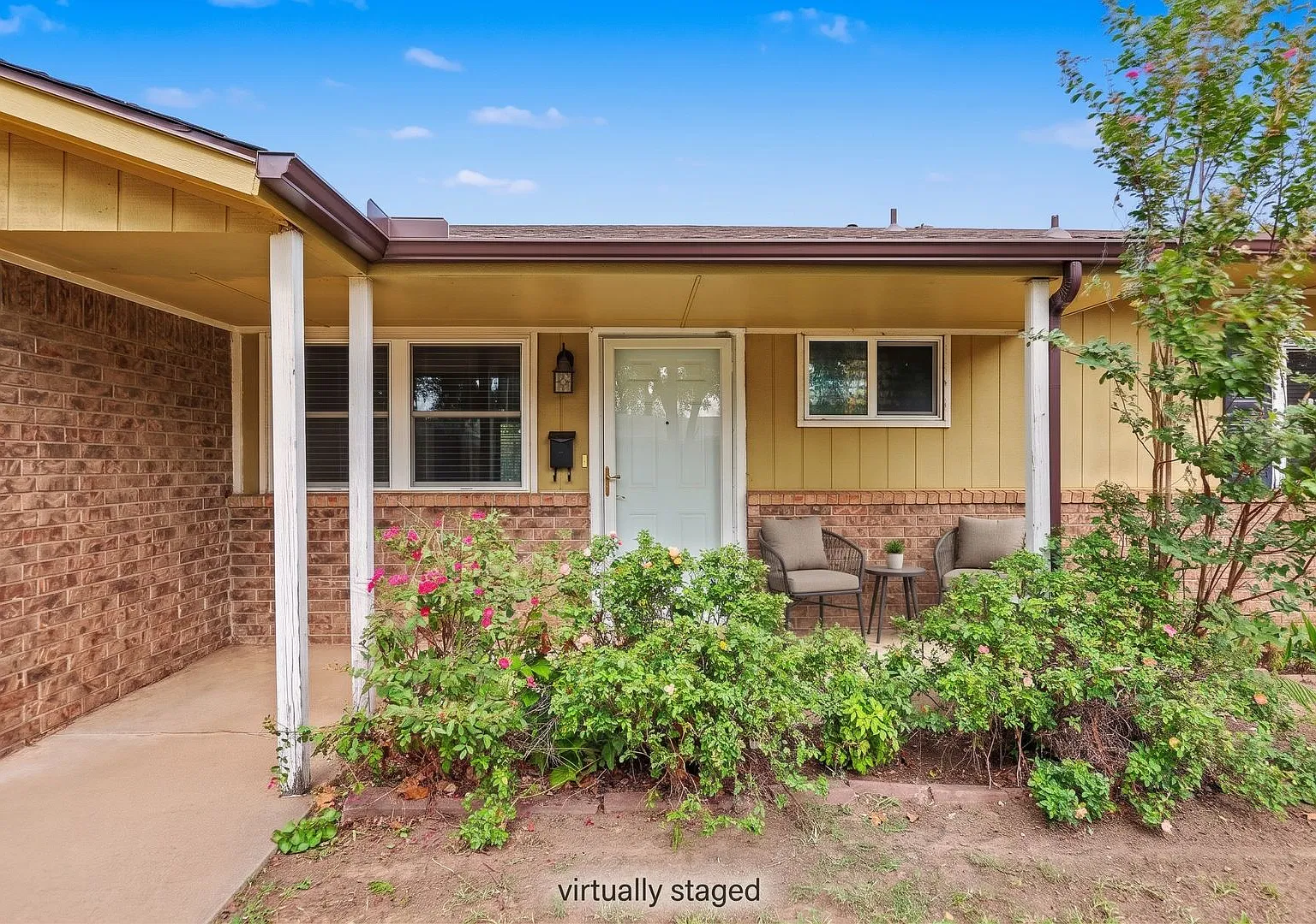 Adorable 3 bed, 1.5 bath in Yukon — Photo 1