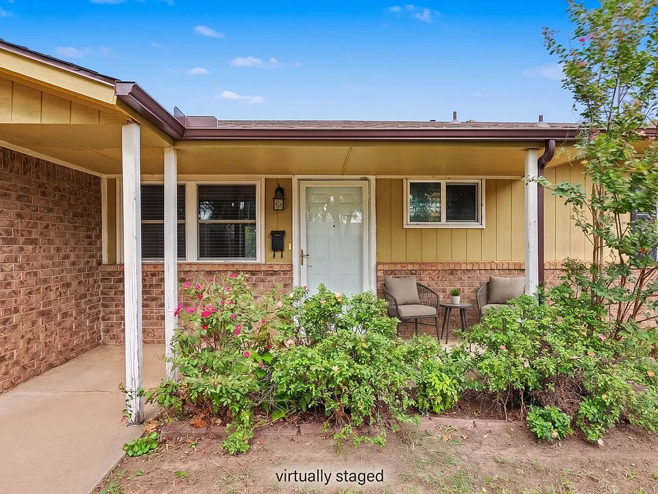 207 E Cherry Ave