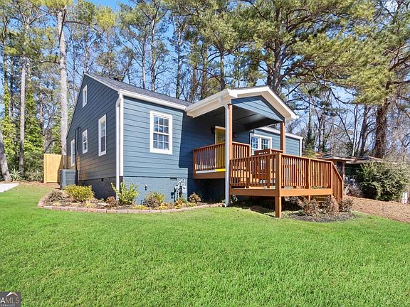 3rd image of 1673 Altadena Pl SW