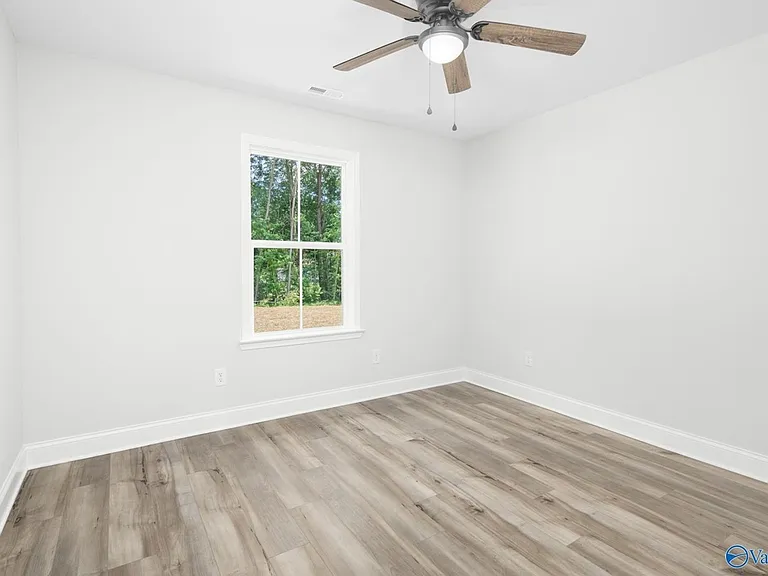 335 Maple Cir — Photo 2