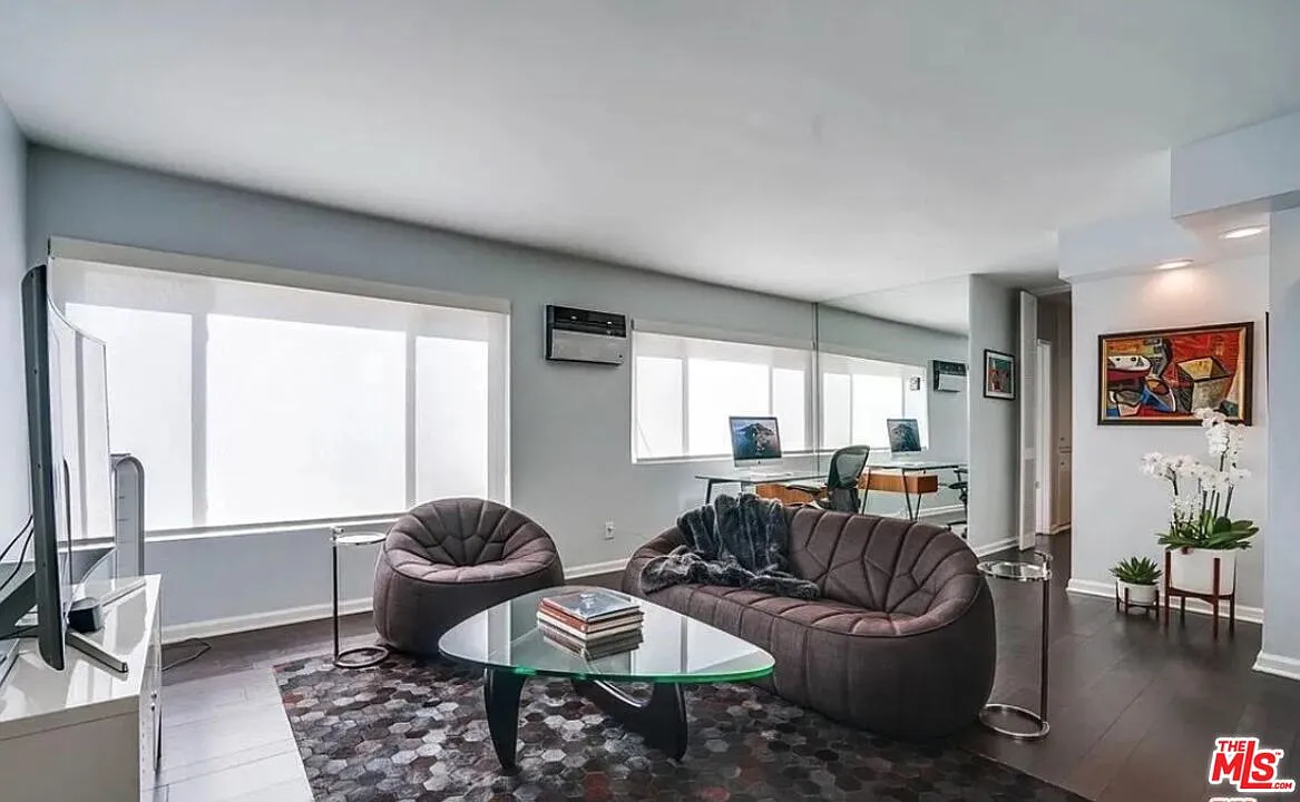 1 bed, 1.0 bath, 710 sqft, $3,200 — Photo 1