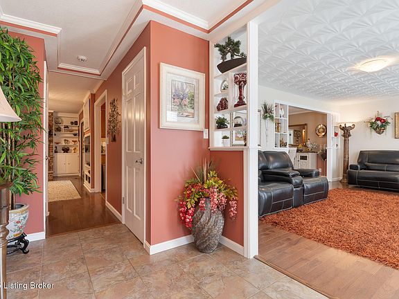 5th image of 613 Armadale Pl