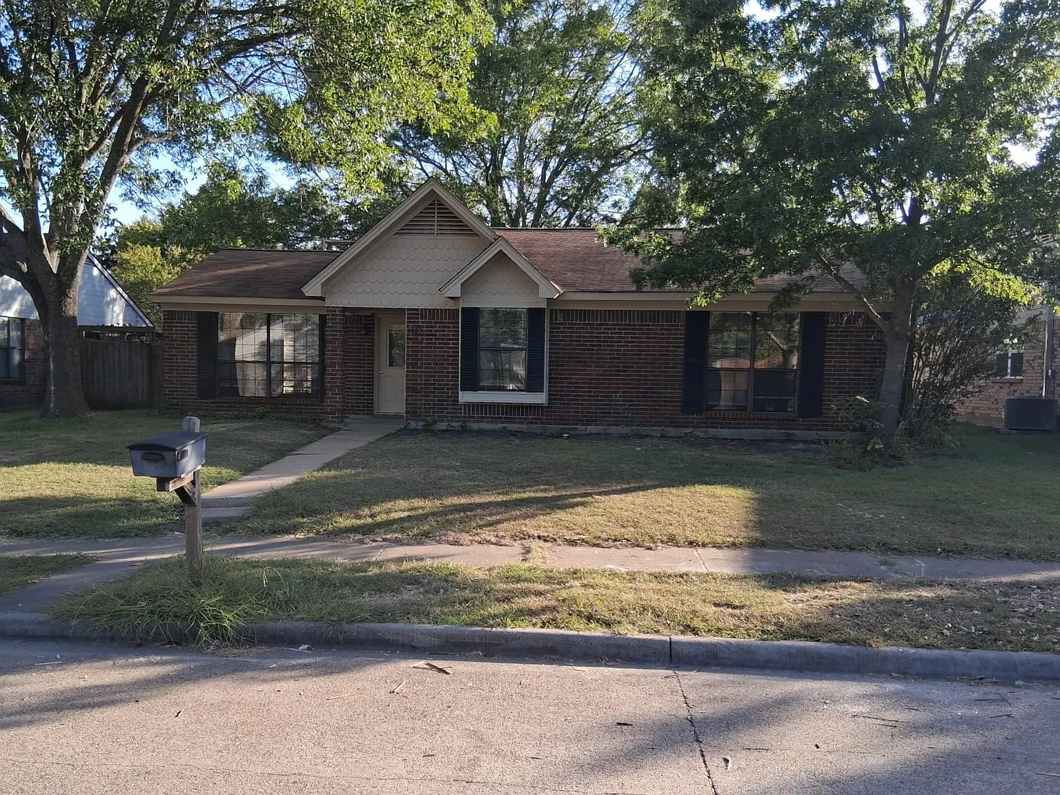 1909 Sage Dr — Photo 1
