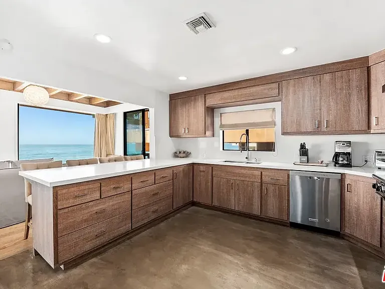 24608 Malibu Rd — Photo 9