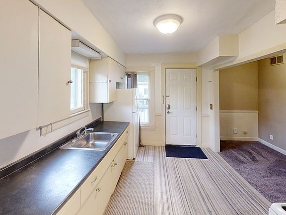3rd image of 416 Olive St APT 2