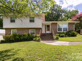 1533 Bonnie Ln, Charlotte, NC 28213