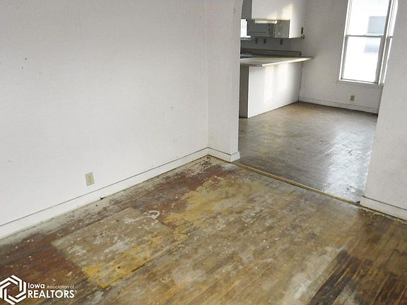 5th image of 313 S Madison St