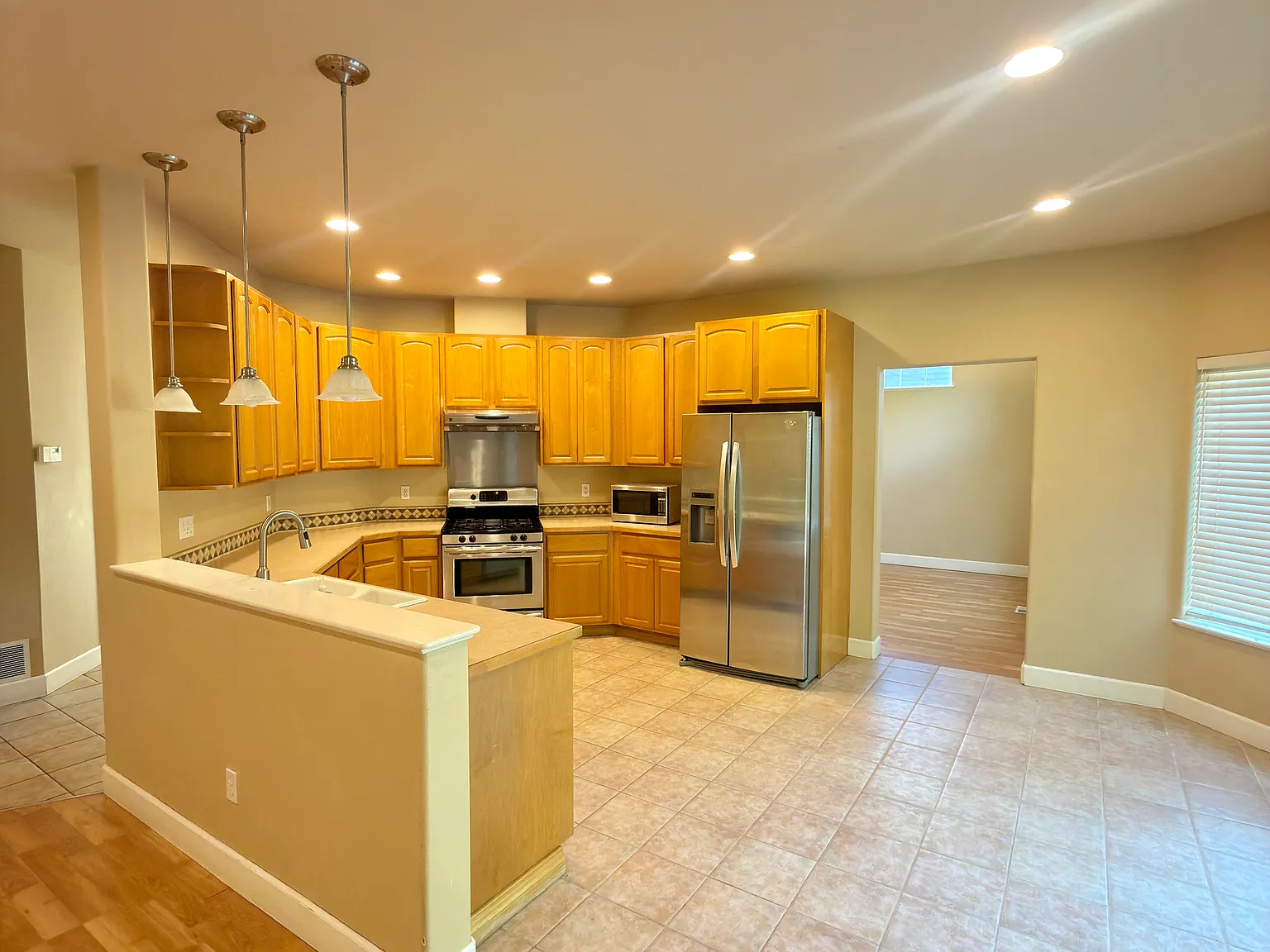 4 bed, 2.5 bath, 2309 sqft, $3,600 — Photo 2