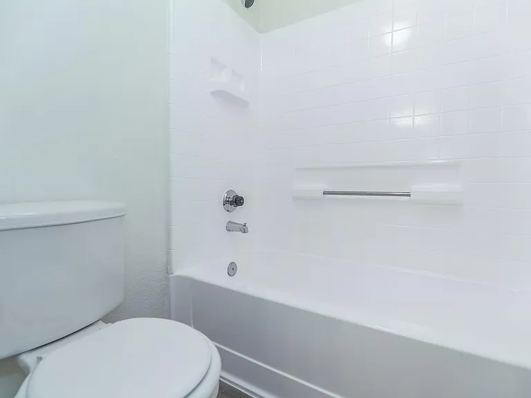 Pinecrest Apartment Homes — Photo 17