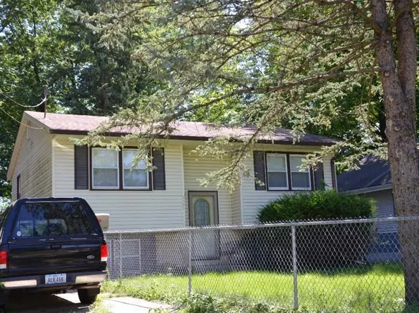 2001 Glenbrook Dr, Des Moines, IA 50316