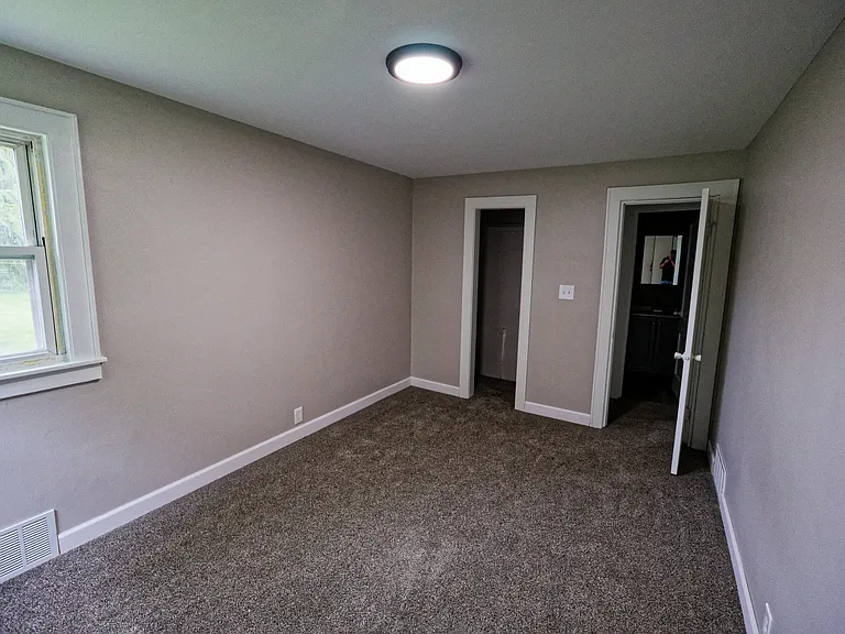 714 N Green St — Photo 8