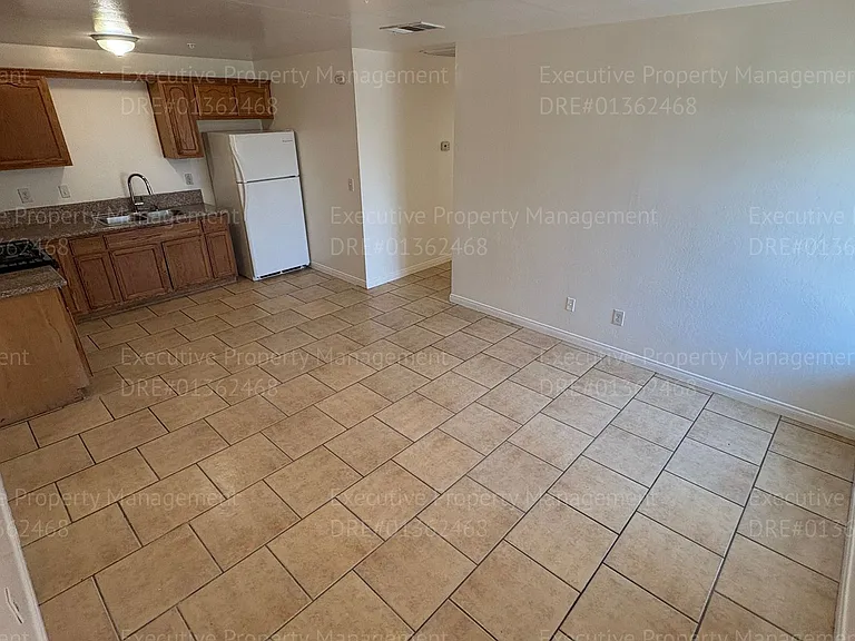 3017 Potomac Ave — Photo 4