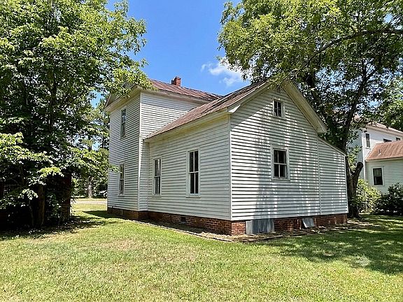 27th image of 211 E Main St