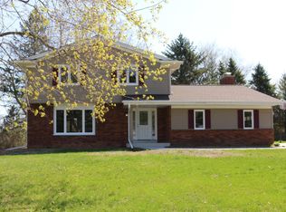 1636 Covered Bridge Rd, Cedarburg, WI 53012