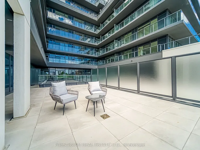 500 Dupont St #303 — Photo 27