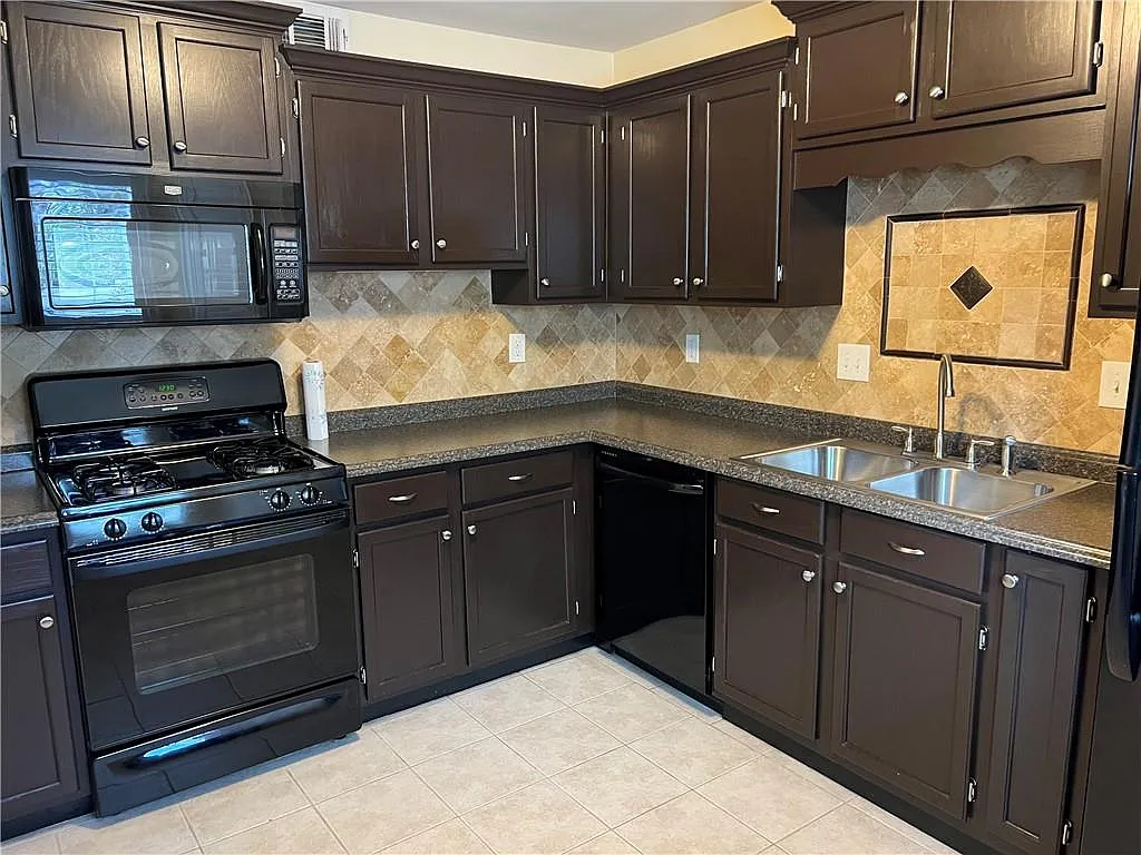 2 bed, 2.5 bath, 1480 sqft, $1,900 — Photo 4