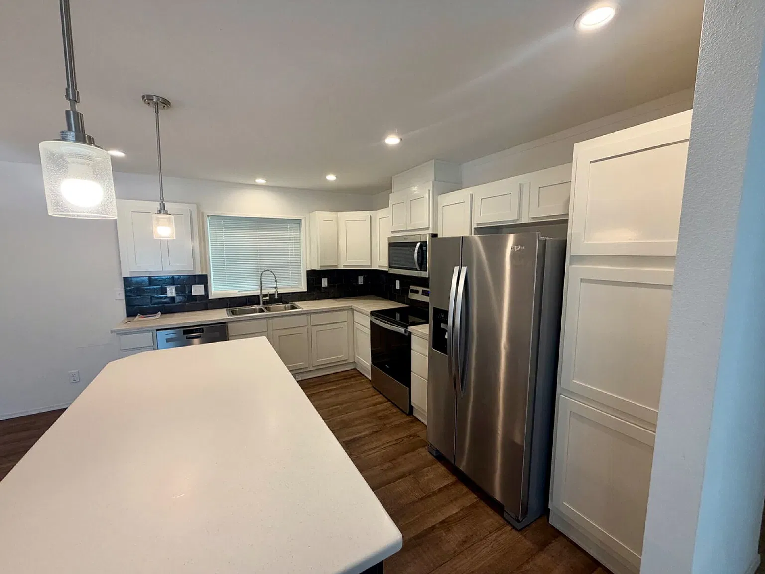 3 bed, 2.0 bath, 1404 sqft, $2,775 — Photo 4