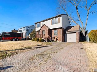 23 Strathmore Ter, Saddle Brook, NJ 07663