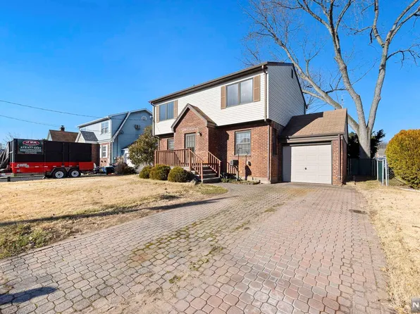 23 Strathmore Ter, Saddle Brook, NJ 07663
