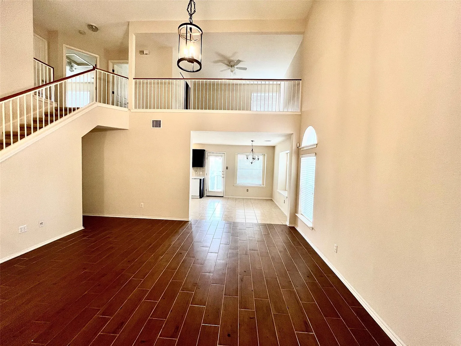 3 bed, 2.5 bath, 1918 sqft, $2,250 — Photo 3