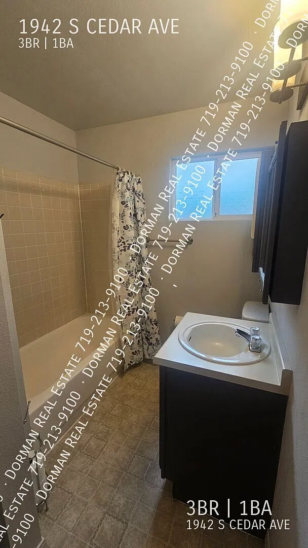 Southwest 3 Bedroom with Garage — Photo 3