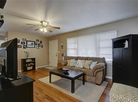 5th image of 9009 Central St