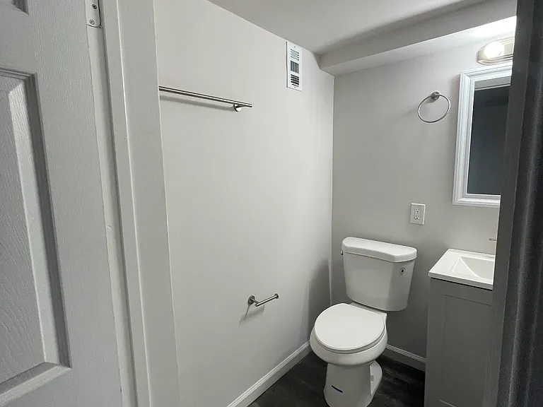 1514 N Luzerne Ave — Photo 13