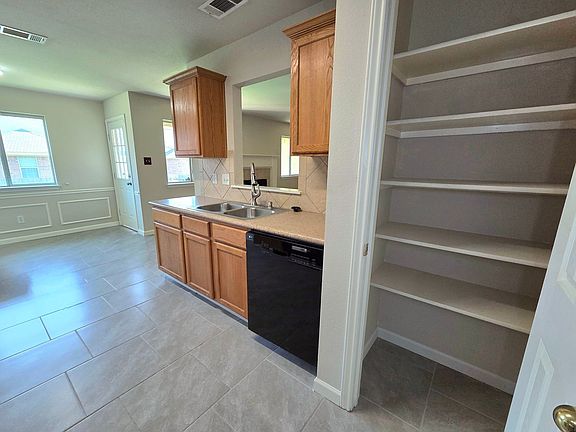 5th image of 3905 Basset Ct