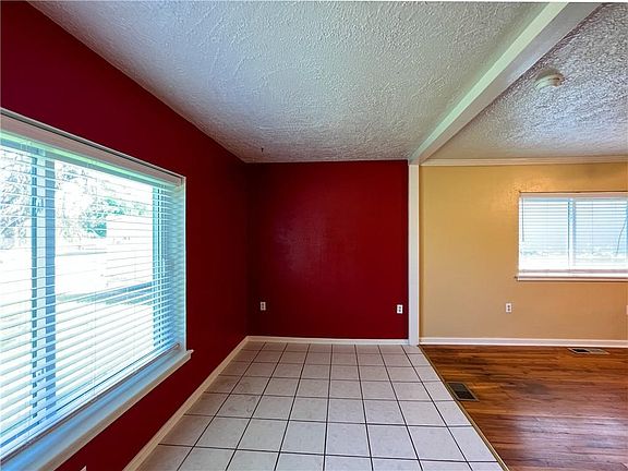 5th image of 410 Dakota St